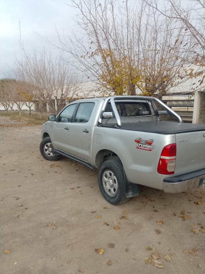 Toyota Hilux 2.5  4x4 2012