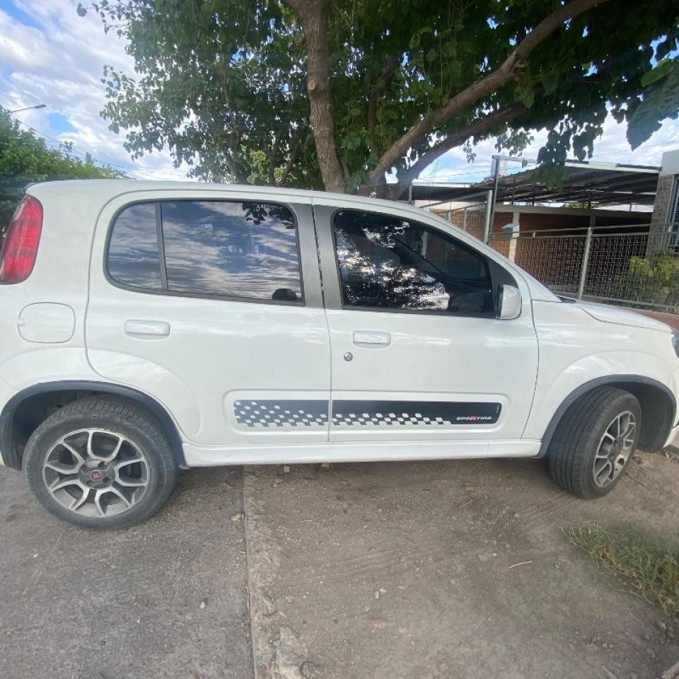 Fiat Uno Sporting 1.4 8v (2014)