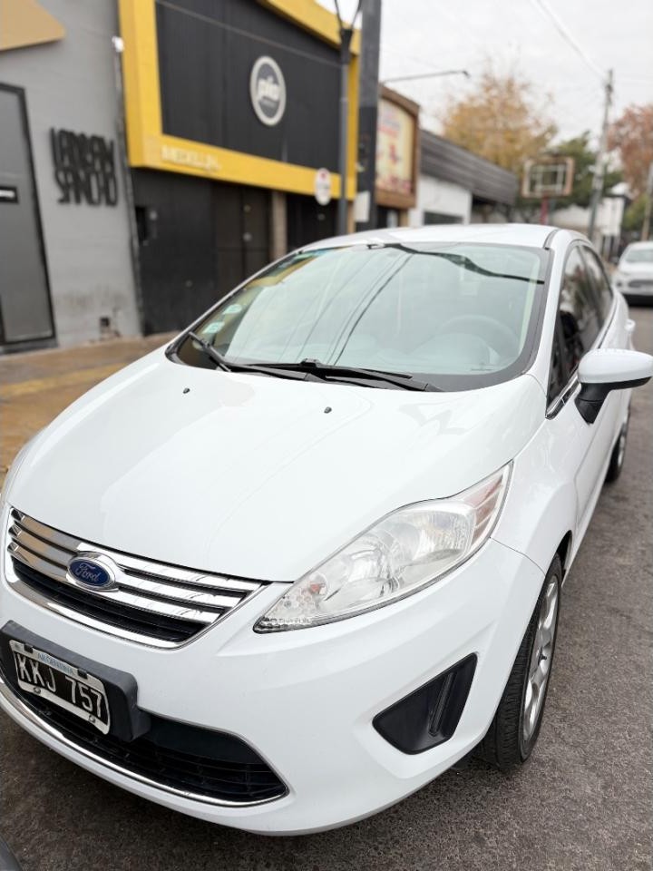 Ford Fiesta Kinetic Design Trend 4p 2011