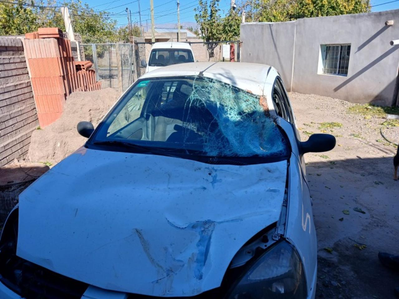 Clio 4 Puertas Modelo 2006 Motor Y Caja En Perfecto Estado
