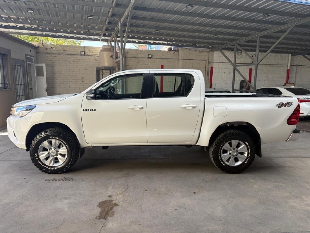 Toyota Hilux Sr 2017 4x4 32mil Km