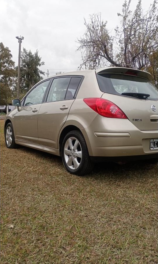 Nissan Tiida 2014 1.8 Caja 6ta 160mil único Dueño.