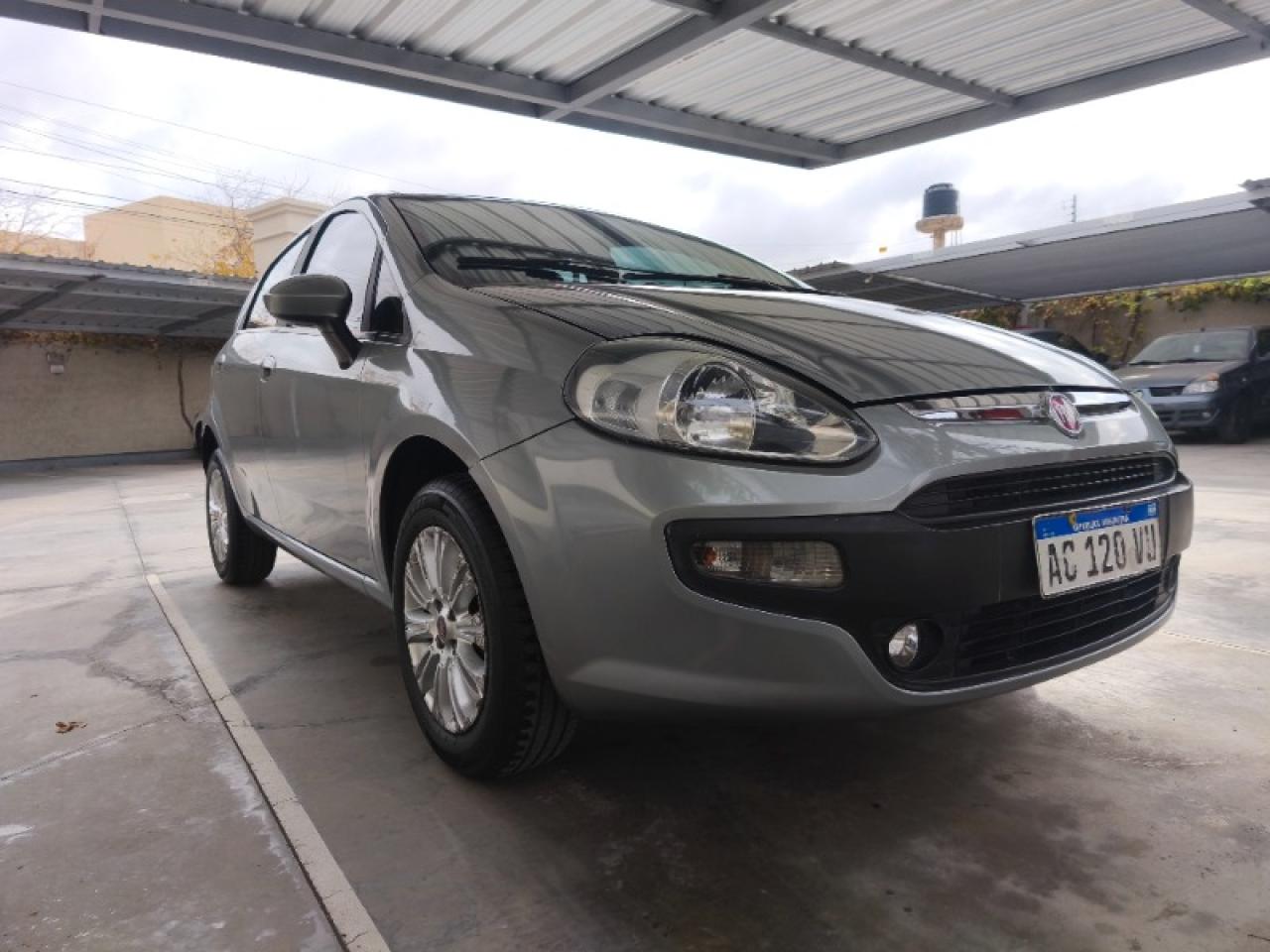 Fiat Punto 1.4 Attractive Pack Top Uconnect 2017 - Full - 83.000km