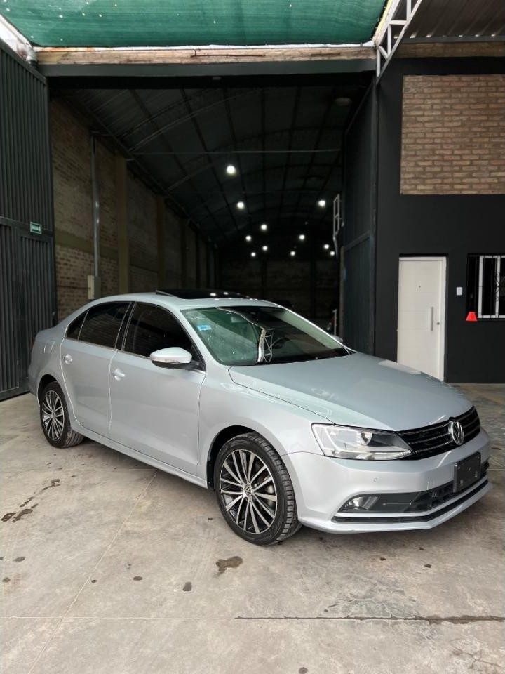 Volkswagen Vento 2.5 Luxury 2015