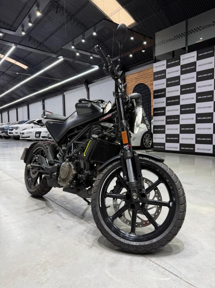 Husqvarna Svartpilen 200 2023 5.227km