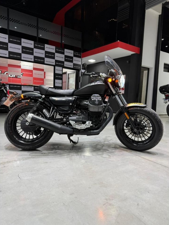 Moto Guzzi Bobber V9 853 2017 Con 12 Mil Km. Muchos Accesorios (y Todo Lo Original)