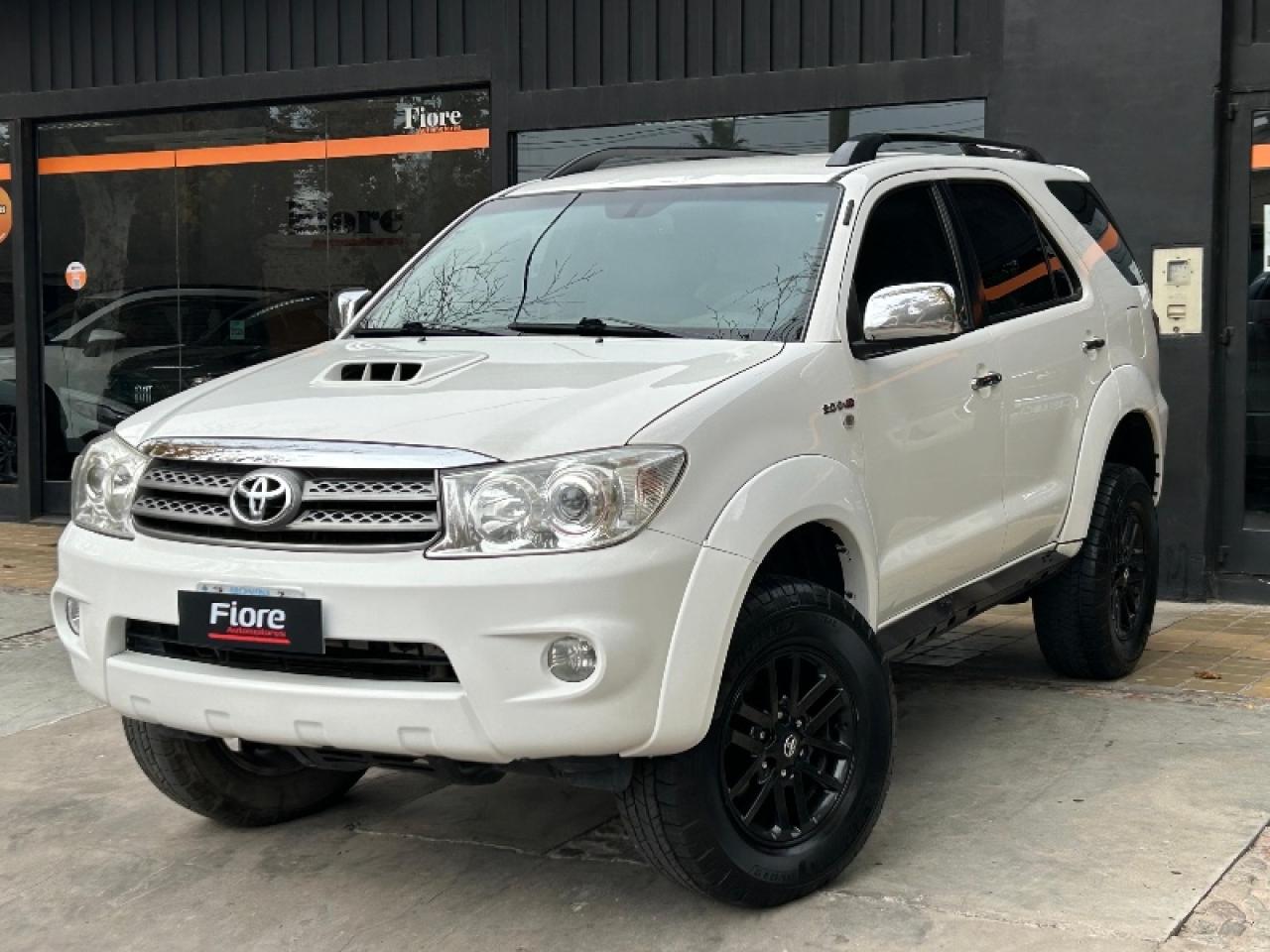 Toyota Hilux Sw4 Srv 7 Asientos Cuero Manual Impecable