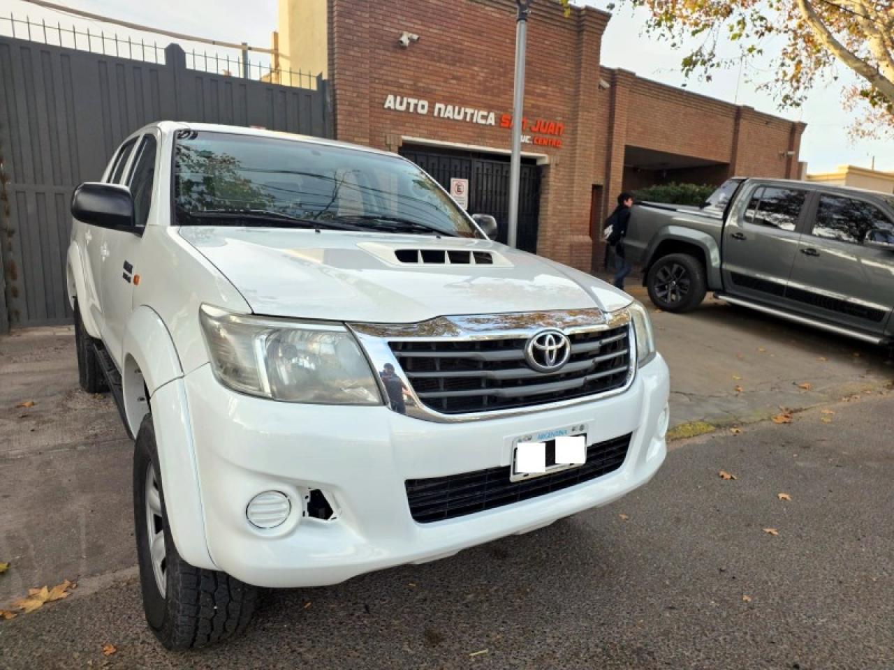 Toyota Hilux 3.0 Sr 4x4, Año 2012