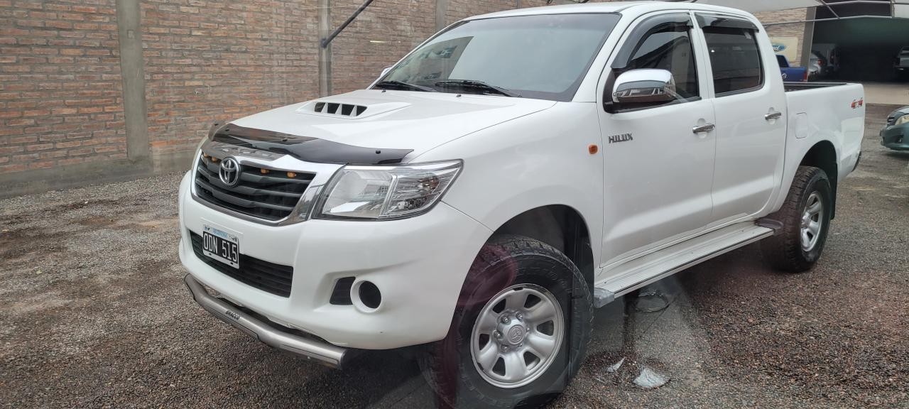 Toyota Hilux De 4x4 Modelo 2014 Impecable Permutas