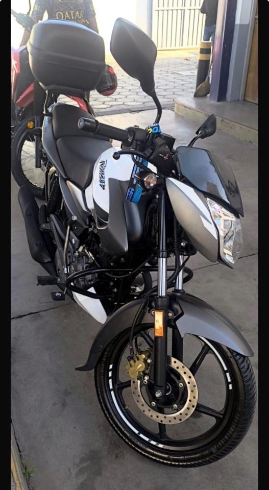 Dueño. Moto Rouser. 2800km. 2023. Lista Para Transferir