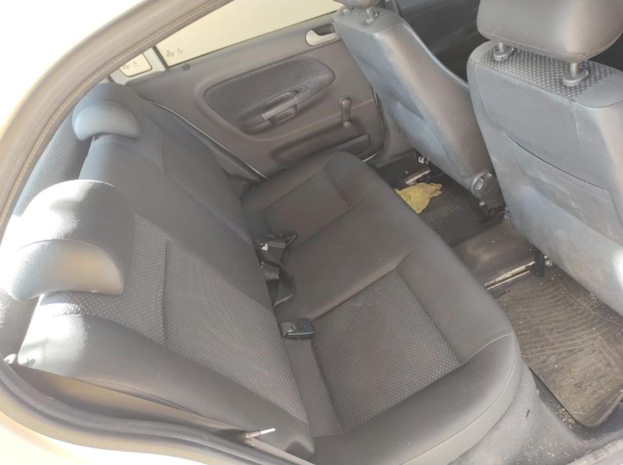 Volkswagen Voyage 1.6 Confort 2015. Titular